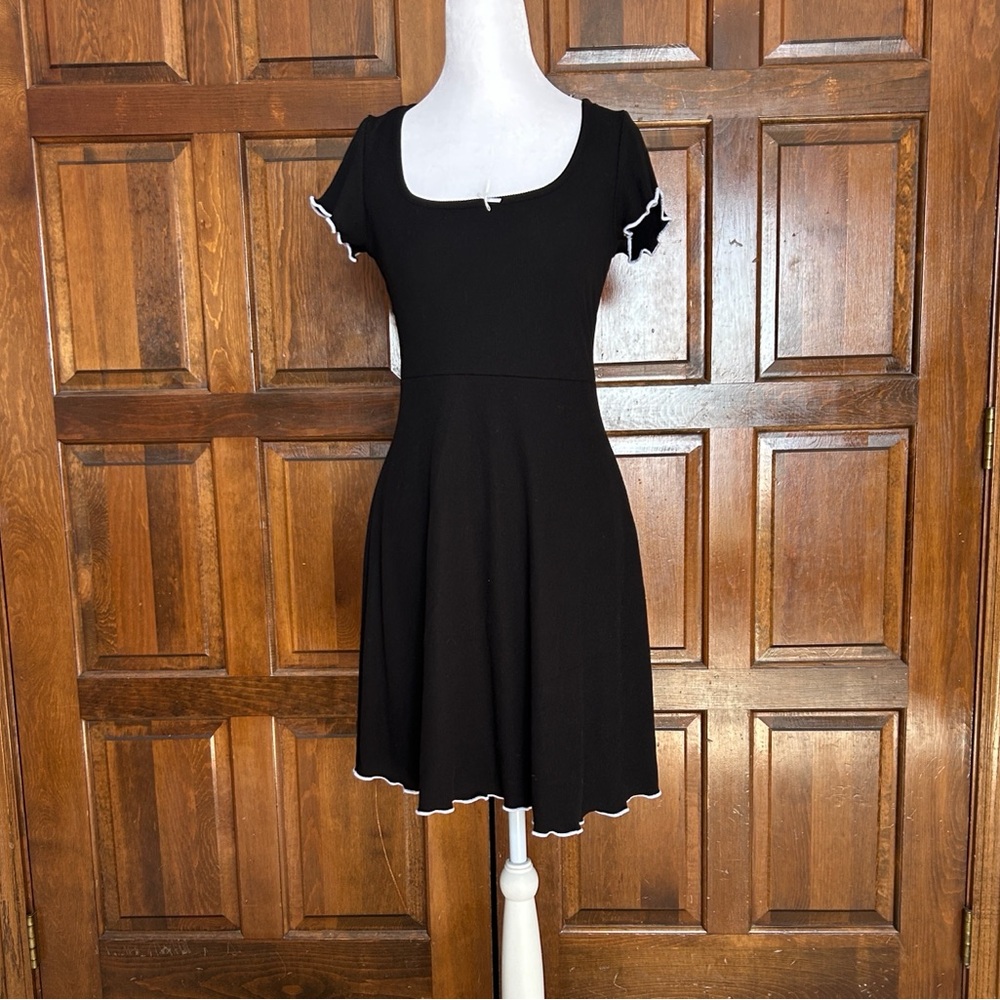 NWT See You Monday Black & White Trim Fit & Flare Mini Dress Large Cap Sleeve - Picture 2 of 10
